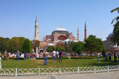 0098-2022-Istanbul-0035-Blue-Mosque-Red-61