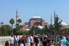0105-2022-Istanbul-0035-Blue-Mosque-Red-7